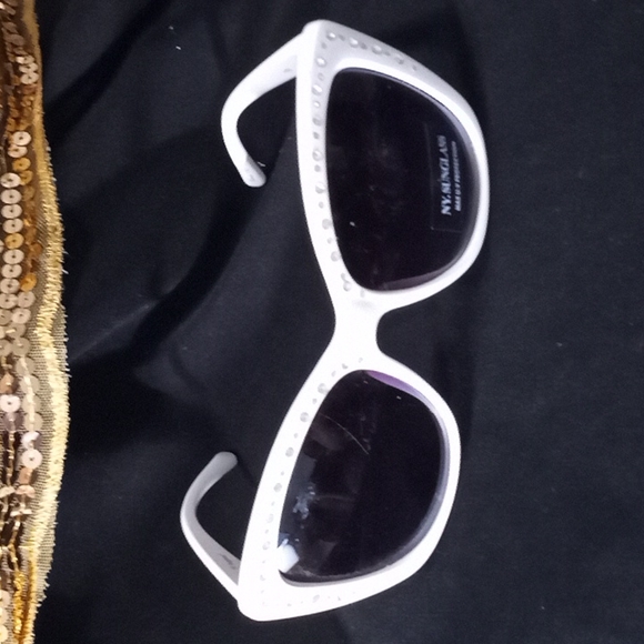 💚HOST PICK💚 Sunglasses - Picture 2 of 6